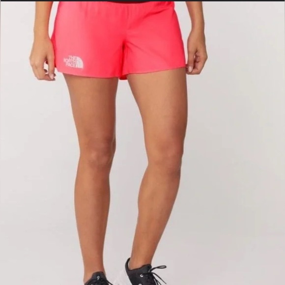 Women’s The North Face Standard Fit Radiant Poppy Shorts Size Small NEW WITH TAG - Picture 1 of 9